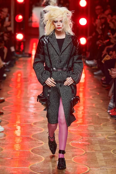 Look 27